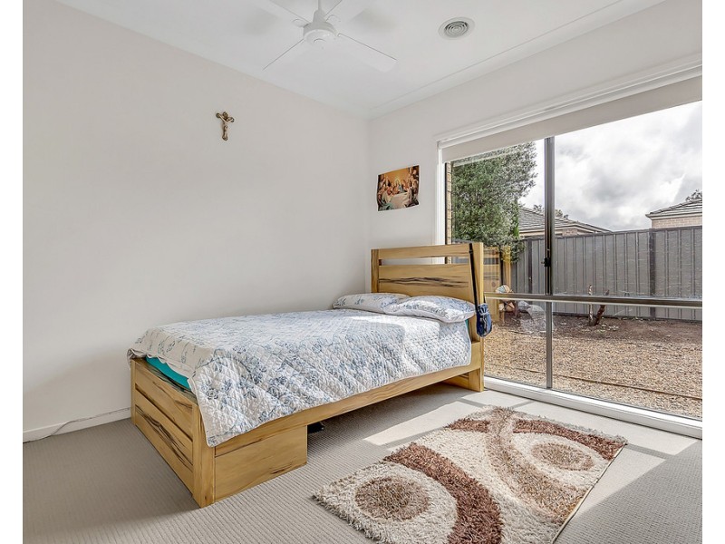 23 Falls Avenue, Craigieburn VIC 3064