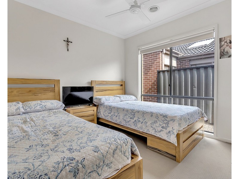 23 Falls Avenue, Craigieburn VIC 3064