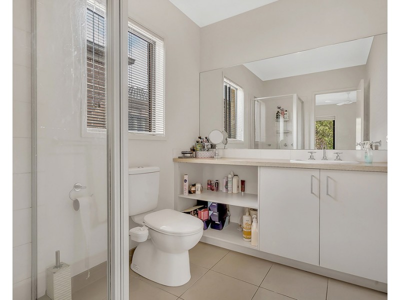 23 Falls Avenue, Craigieburn VIC 3064