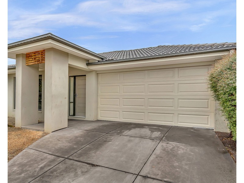 23 Falls Avenue, Craigieburn VIC 3064