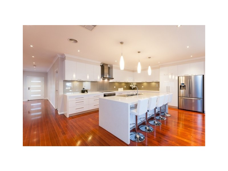12 Viewside Crescent, Craigieburn VIC 3064