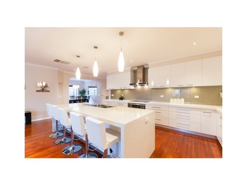 12 Viewside Crescent, Craigieburn VIC 3064