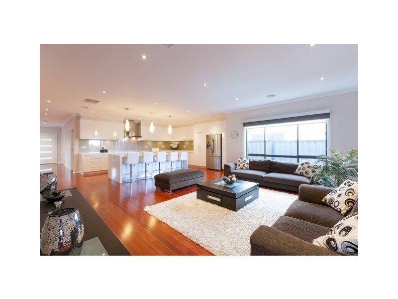 12 Viewside Crescent, Craigieburn VIC 3064