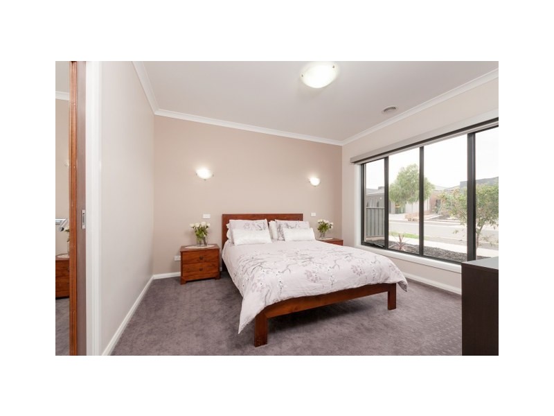 12 Viewside Crescent, Craigieburn VIC 3064