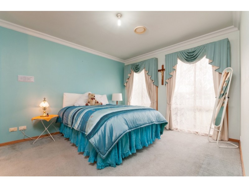 13 Surrey Court, Craigieburn VIC 3064