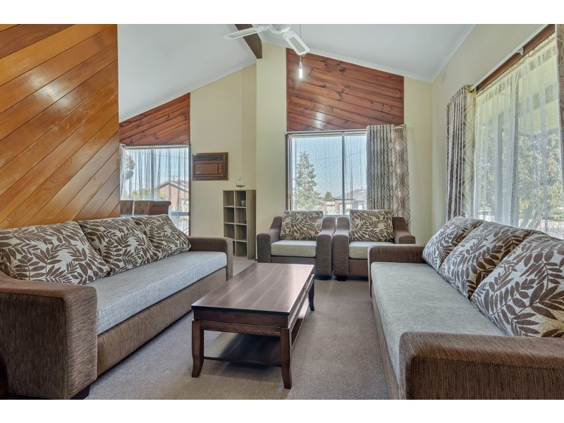 16 Dianne Avenue, Craigieburn VIC 3064