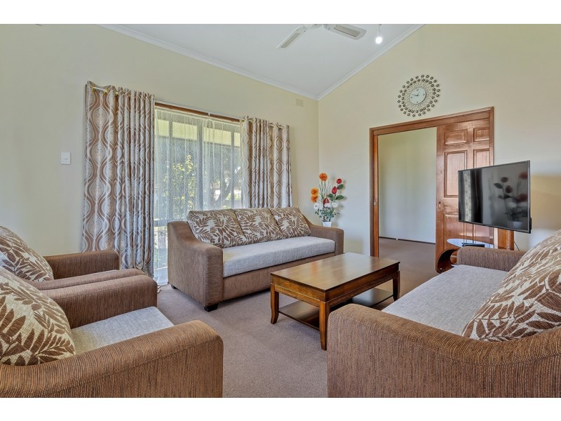 16 Dianne Avenue, Craigieburn VIC 3064