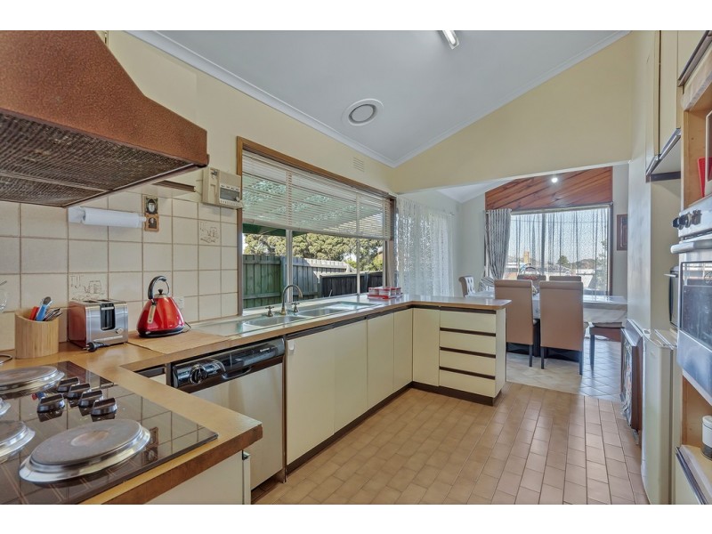 16 Dianne Avenue, Craigieburn VIC 3064