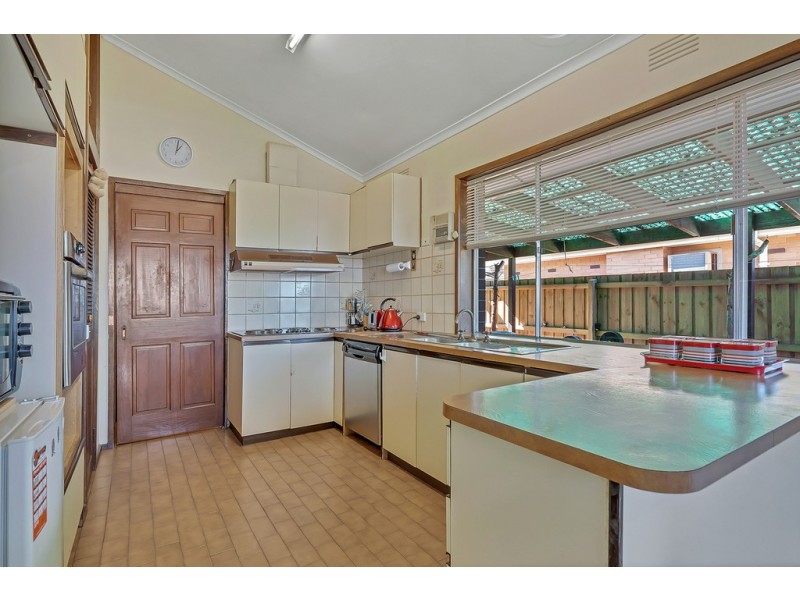 16 Dianne Avenue, Craigieburn VIC 3064