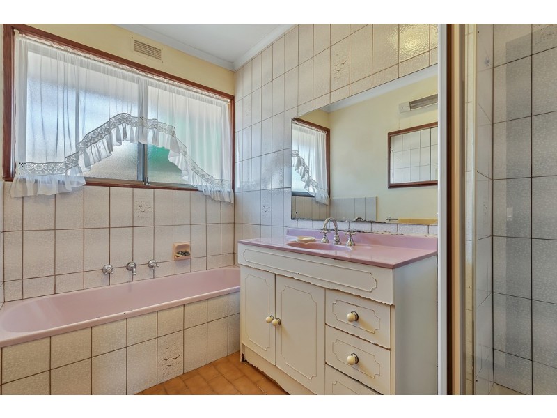 16 Dianne Avenue, Craigieburn VIC 3064