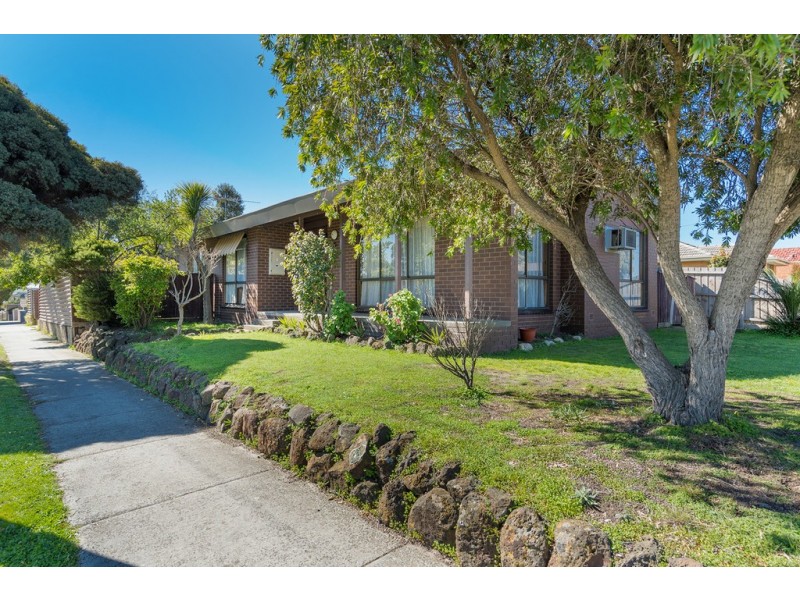 16 Dianne Avenue, Craigieburn VIC 3064