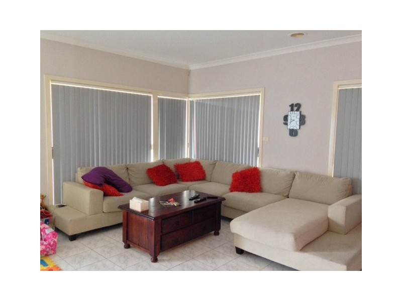 8 Reay Drive, Craigieburn VIC 3064