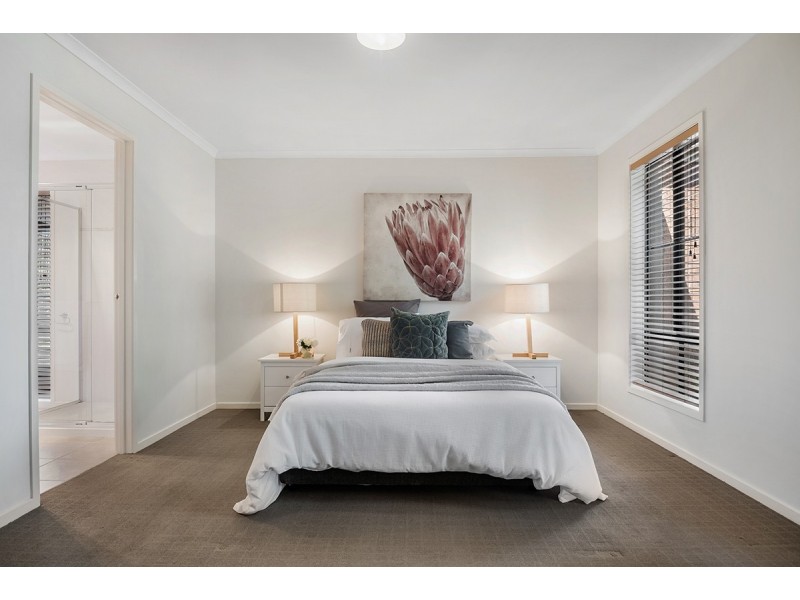 16 Mosman Way, Craigieburn VIC 3064