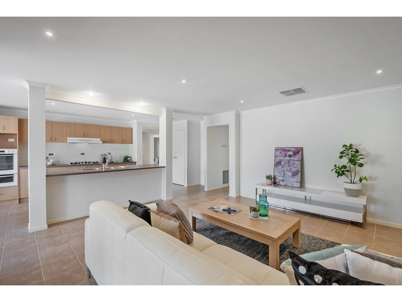 16 Mosman Way, Craigieburn VIC 3064