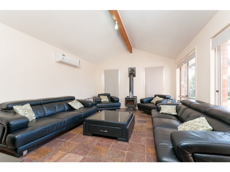 3 Howson Place, Roxburgh Park VIC 3064