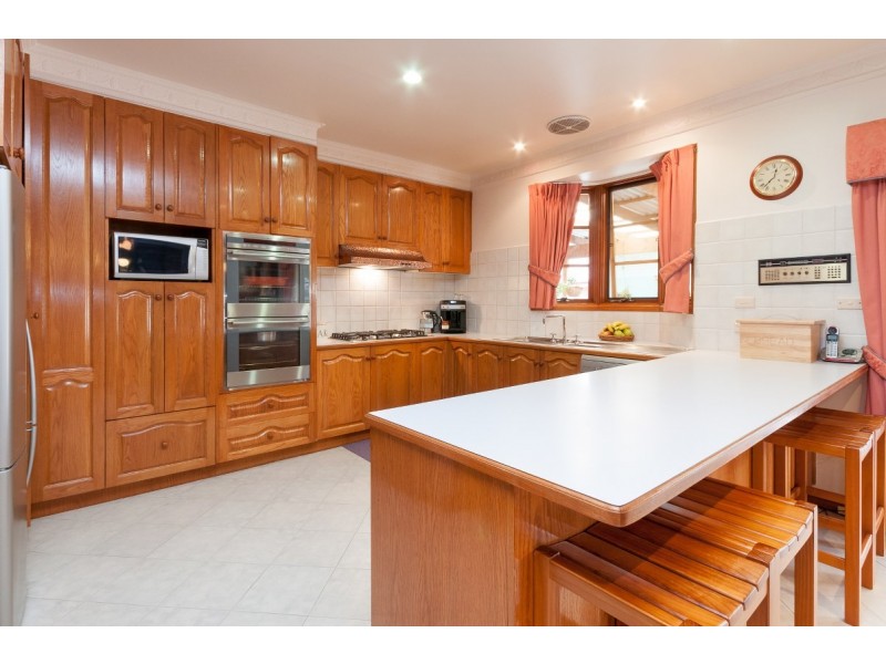 19 Simmington Circuit, Greenvale VIC 3059