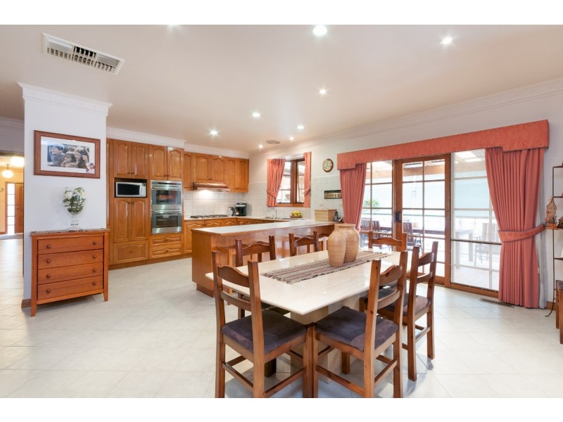 19 Simmington Circuit, Greenvale VIC 3059