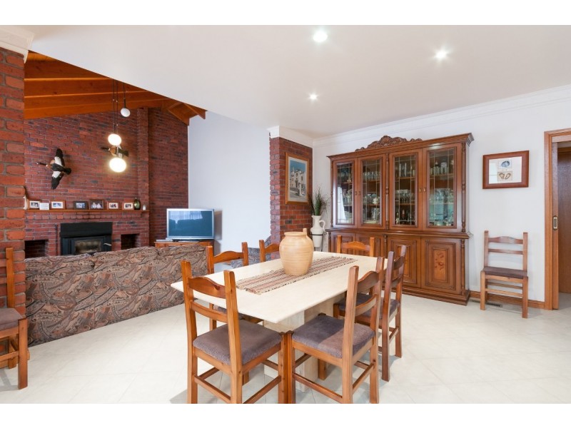 19 Simmington Circuit, Greenvale VIC 3059