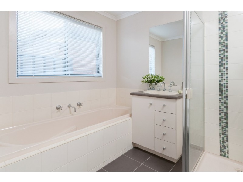 101 Mareeba Way, Craigieburn VIC 3064