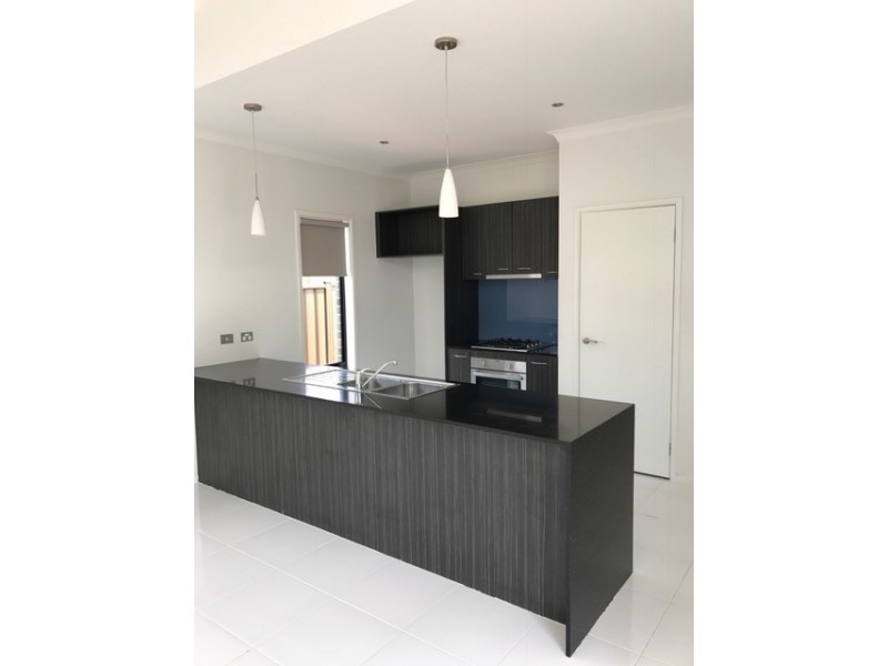 39 Burrora Way, Craigieburn VIC 3064