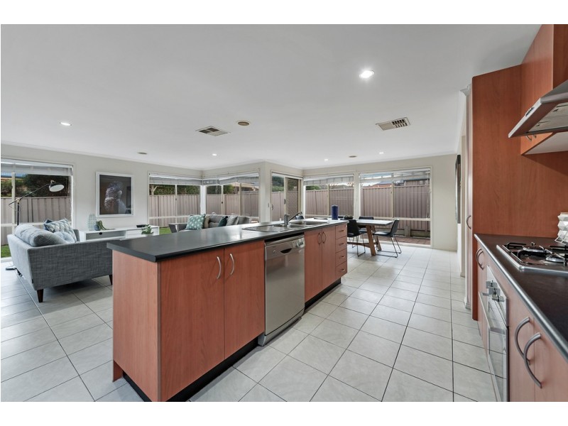 9 Creighton Way, Craigieburn VIC 3064