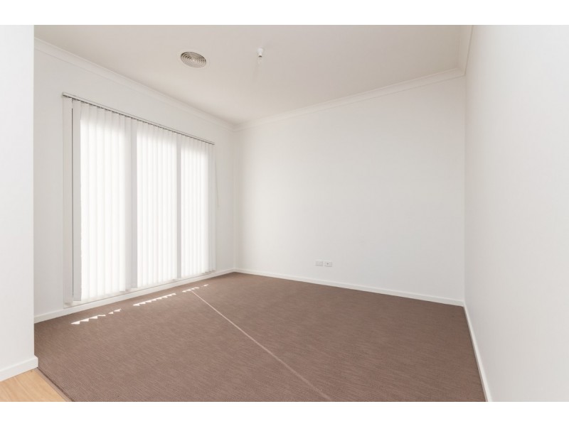 27 Daybreak Vista, Mickleham VIC 3064