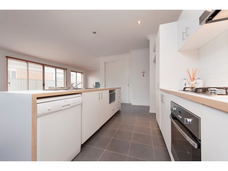 36 Girraween Crescent, Craigieburn VIC 3064