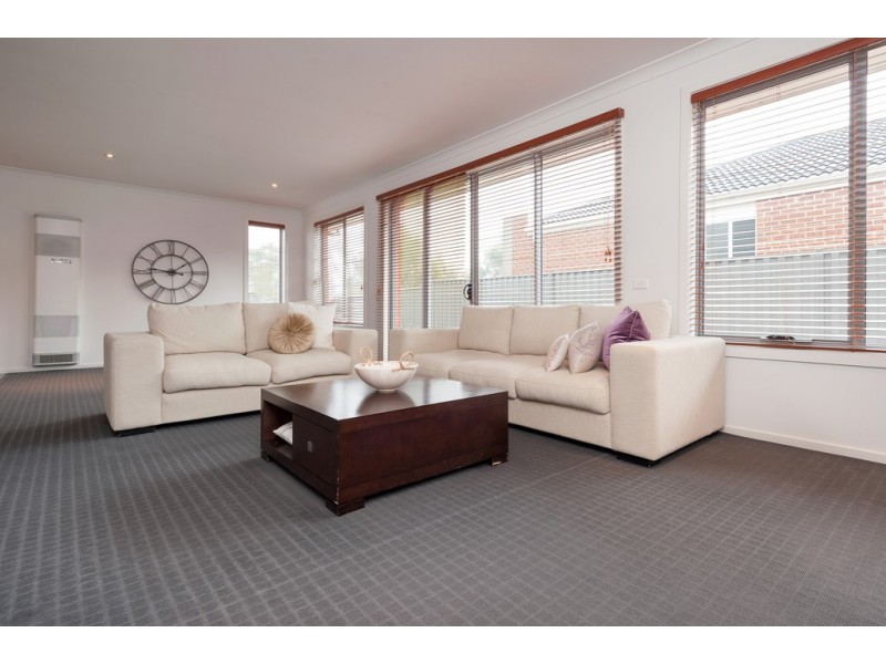 36 Girraween Crescent, Craigieburn VIC 3064