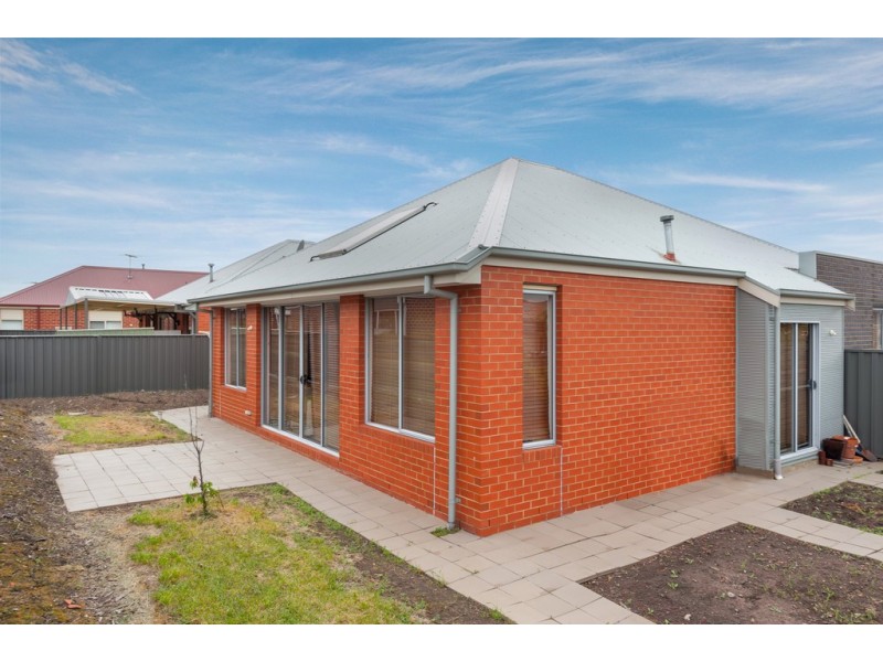 36 Girraween Crescent, Craigieburn VIC 3064