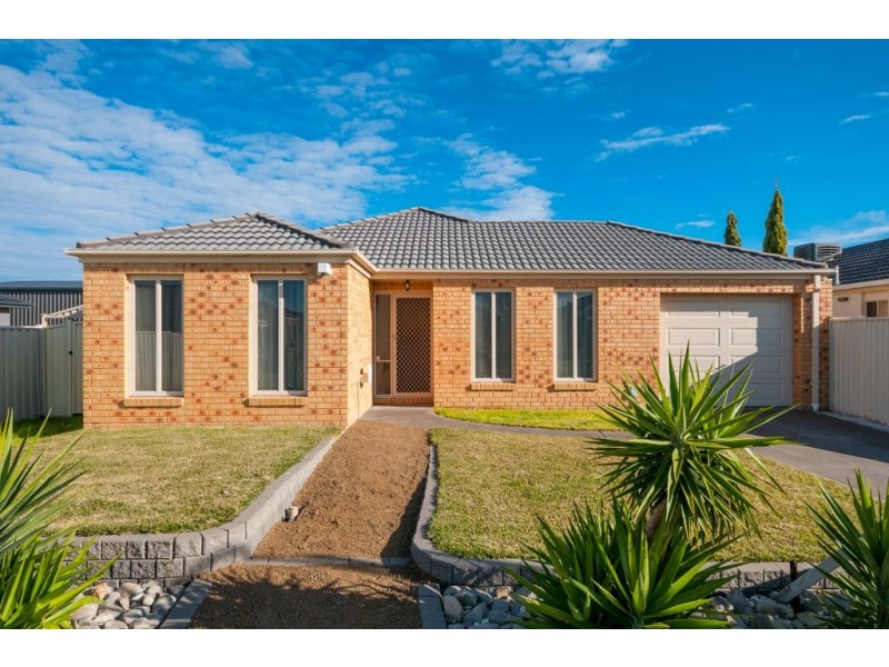48 Mulberry Pass, Craigieburn VIC 3064