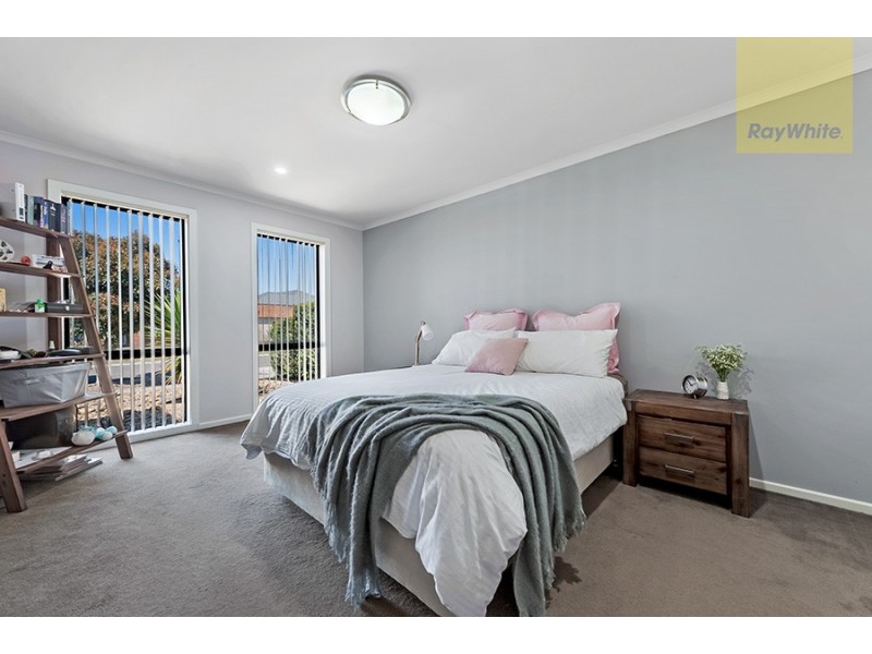 15 Millstream Pass, Craigieburn VIC 3064