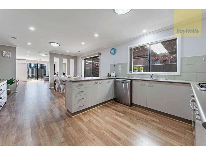 15 Millstream Pass, Craigieburn VIC 3064