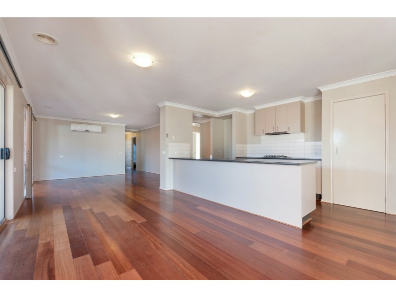 17 Millstream Pass, Craigieburn VIC 3064