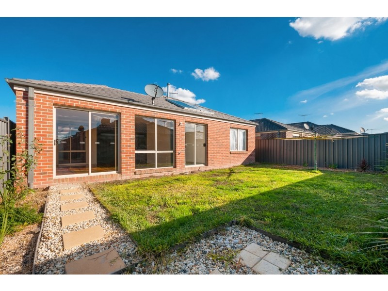 17 Millstream Pass, Craigieburn VIC 3064