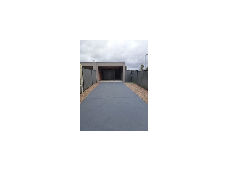 28 Andover Lane, Craigieburn VIC 3064