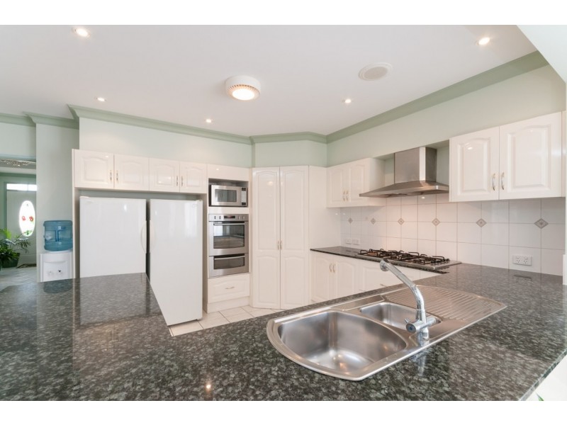 44 Santa Cruz Boulevard, Roxburgh Park VIC 3064