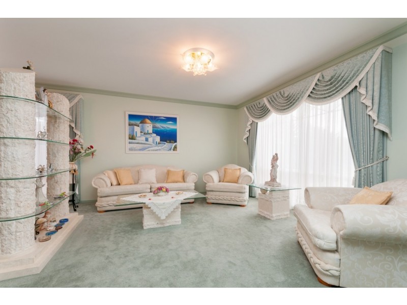 44 Santa Cruz Boulevard, Roxburgh Park VIC 3064