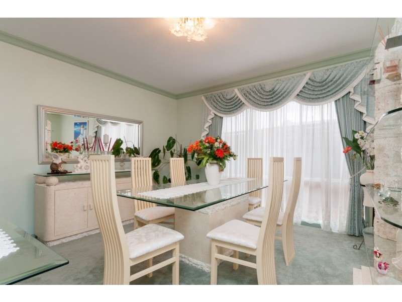 44 Santa Cruz Boulevard, Roxburgh Park VIC 3064