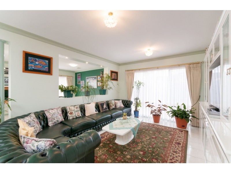 44 Santa Cruz Boulevard, Roxburgh Park VIC 3064