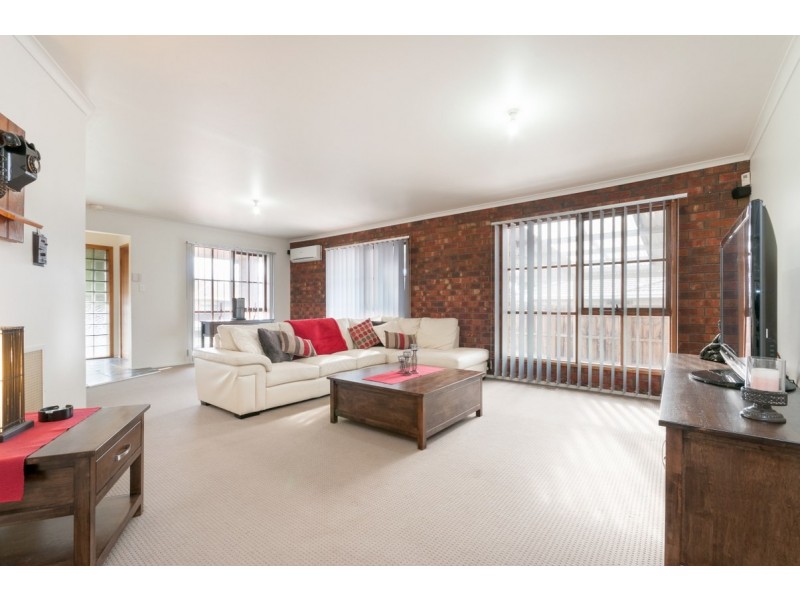 8 Kingston Heath Court, Craigieburn VIC 3064