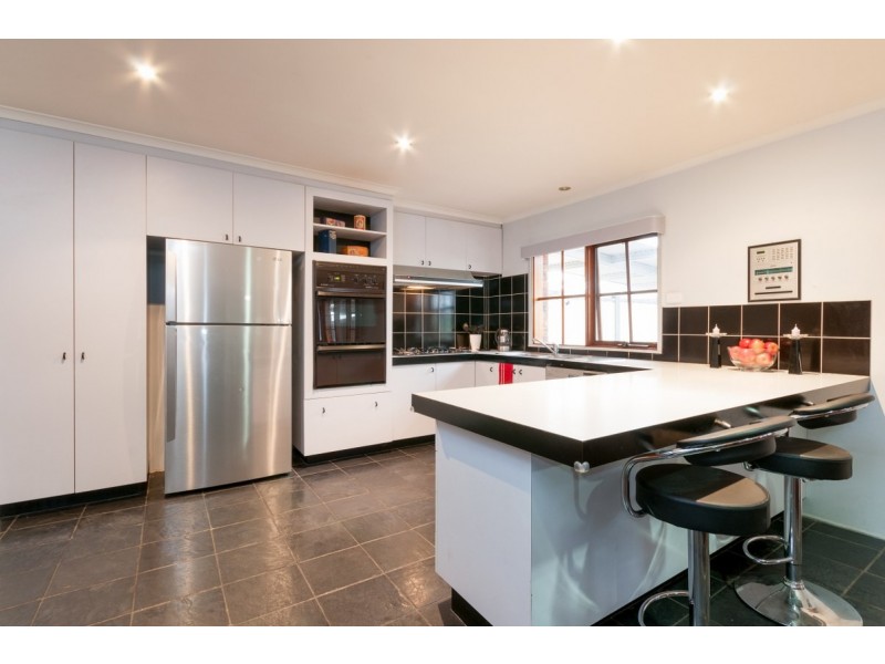 8 Kingston Heath Court, Craigieburn VIC 3064