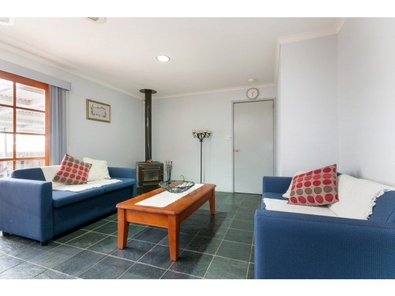 8 Kingston Heath Court, Craigieburn VIC 3064