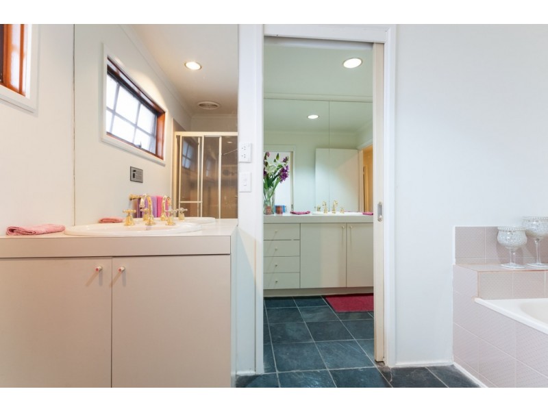 8 Kingston Heath Court, Craigieburn VIC 3064