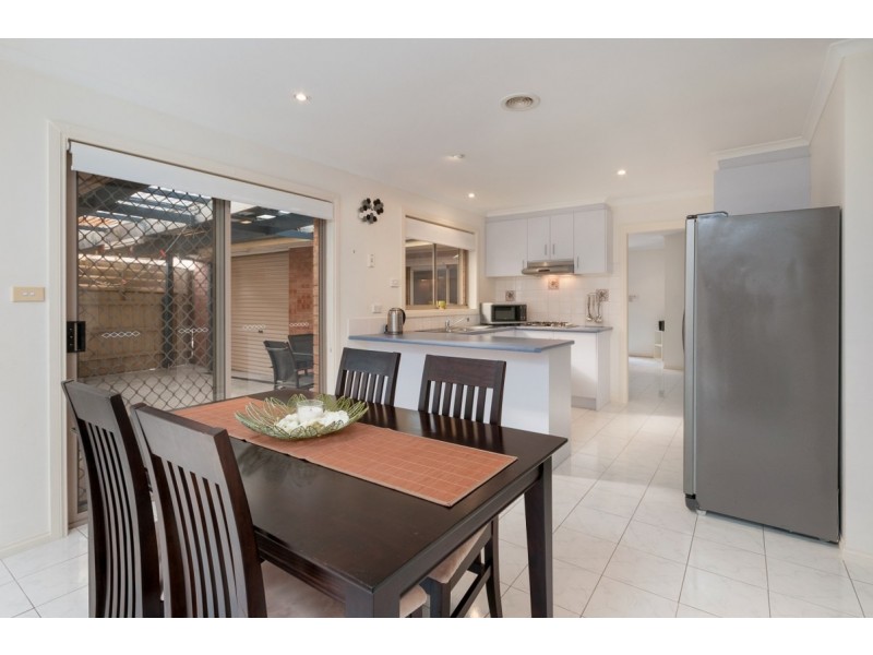 3 Almands Avenue, Roxburgh Park VIC 3064