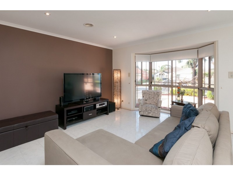 3 Almands Avenue, Roxburgh Park VIC 3064