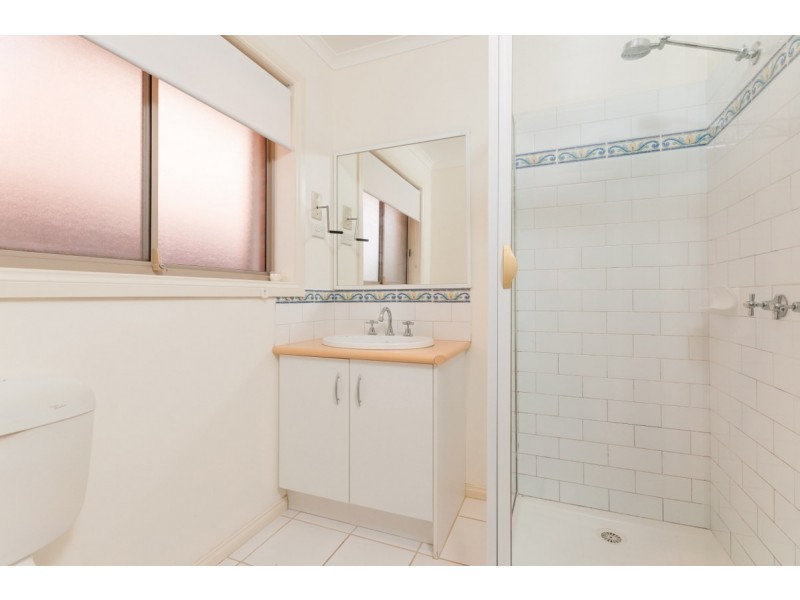 3 Almands Avenue, Roxburgh Park VIC 3064