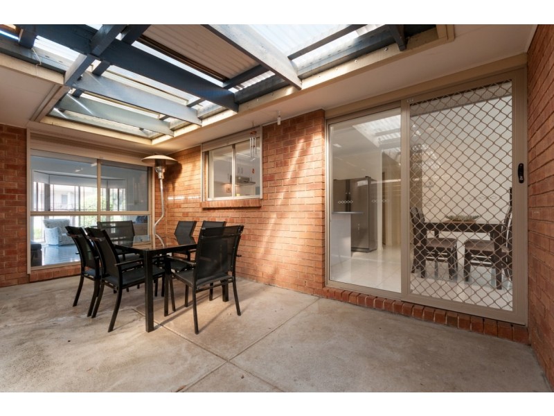 3 Almands Avenue, Roxburgh Park VIC 3064