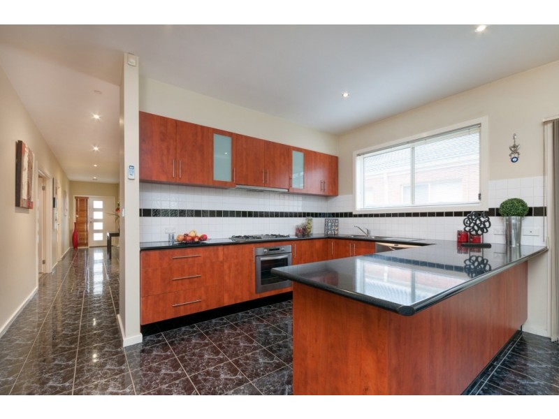 4 Studley Park Way, Craigieburn VIC 3064