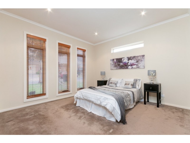 4 Studley Park Way, Craigieburn VIC 3064