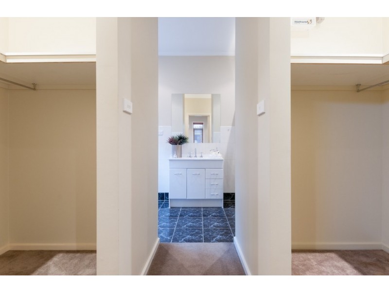 4 Studley Park Way, Craigieburn VIC 3064